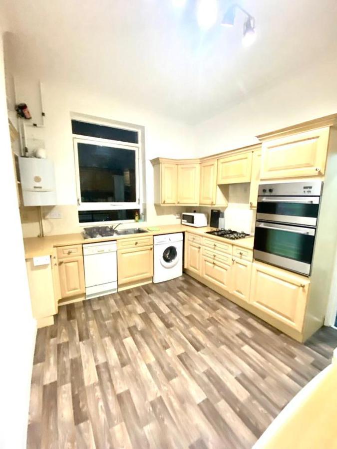 Beautiful House In * London