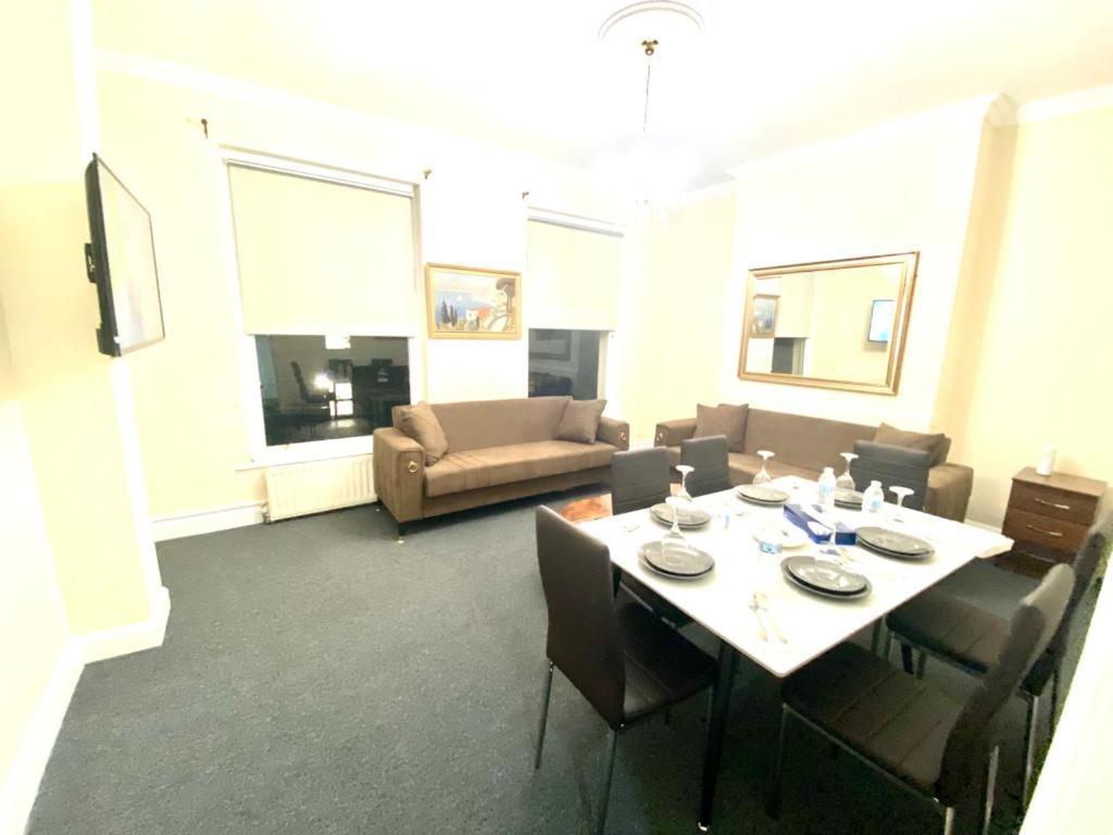 Beautiful House In Apartment London